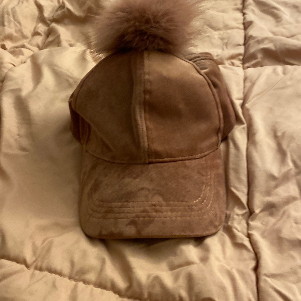Super cute puff ball velvet hat😍